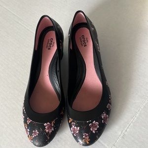 CROCS Lina Wedge pink floral print shoes